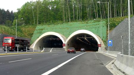 Kvůli údržbě čekají na řidiče komplikace v tunelu Valík!