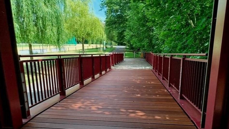 Vávrova lávka na Krajince v Chebu je po rekonstrukci znovu otevřená