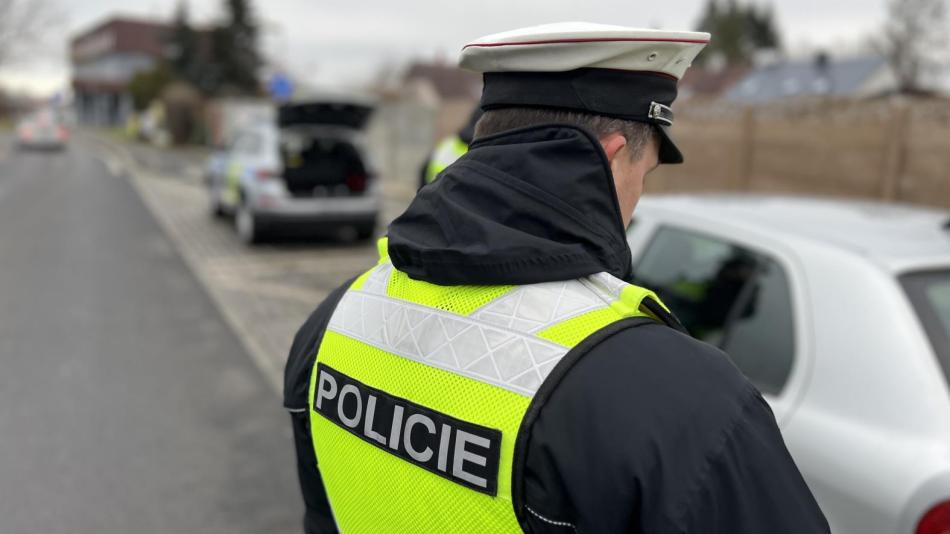 Video: Řidič s platným zákazem řízení ignoroval výzvy k zastavení, policie ho zadržela