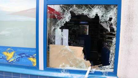 Zloděj obral čerpací stanice o téměř půl milionu