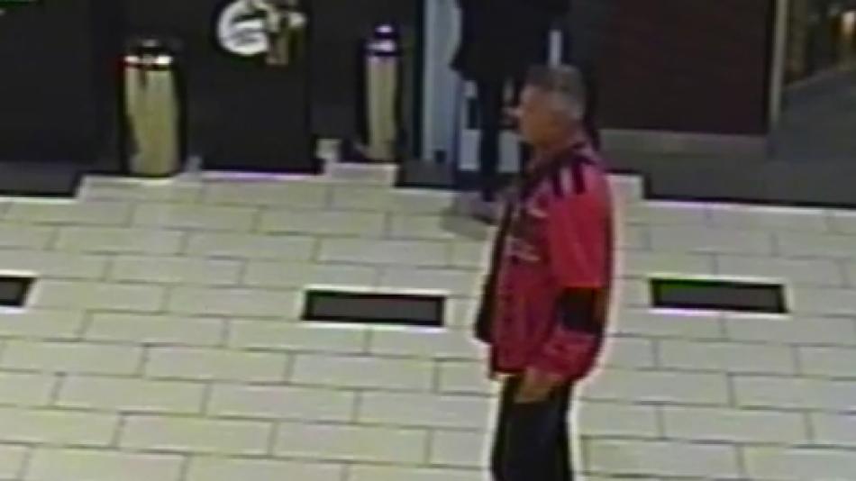 V bankomatu zůstalo volně ležet 16 tisíc, neznámý pachatel si je vzal a odešel