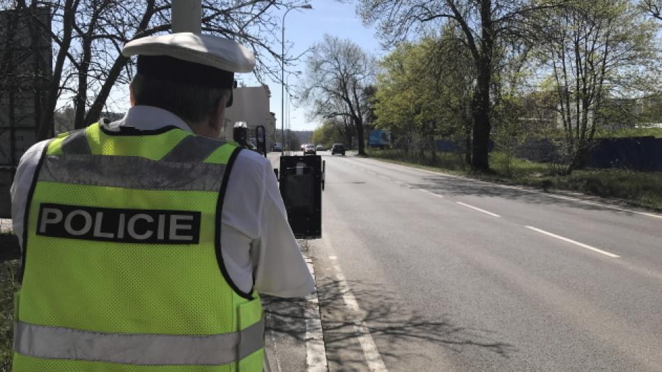 Policisté obsadili silnice po celé republice. Kde budou měřit rychlost v Plzeňském kraji?