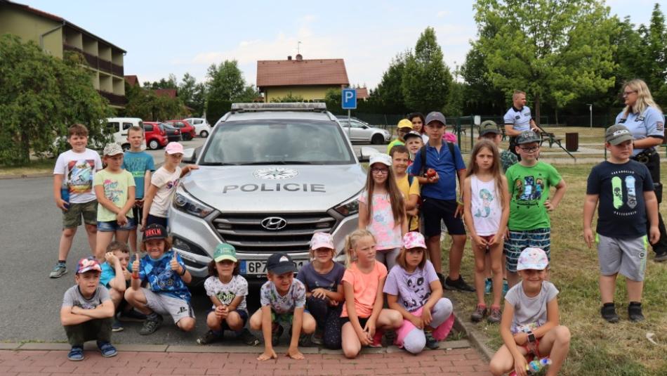 Policisté přijeli na Stříbrsko besedovat s dětmi