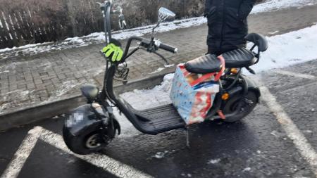 VIDEO: Řidič na Sokolovsku se projížděl na mopedu bez řidičského průkazu