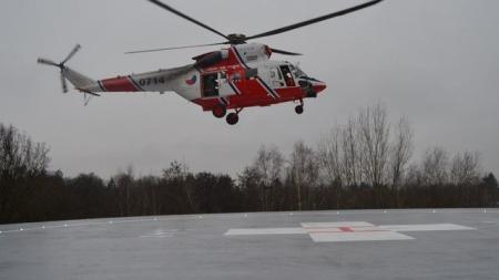 Dvě vážné nehody v kraji, tři ženy transportoval do nemocnice vrtulník