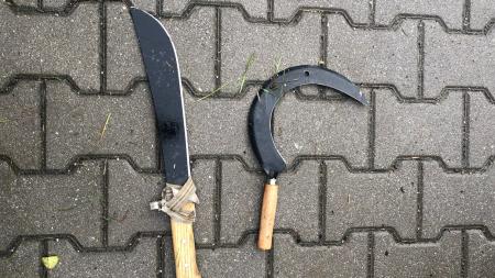 Plzeňští policisté zadrželi zdrogovaného muže s mačetou