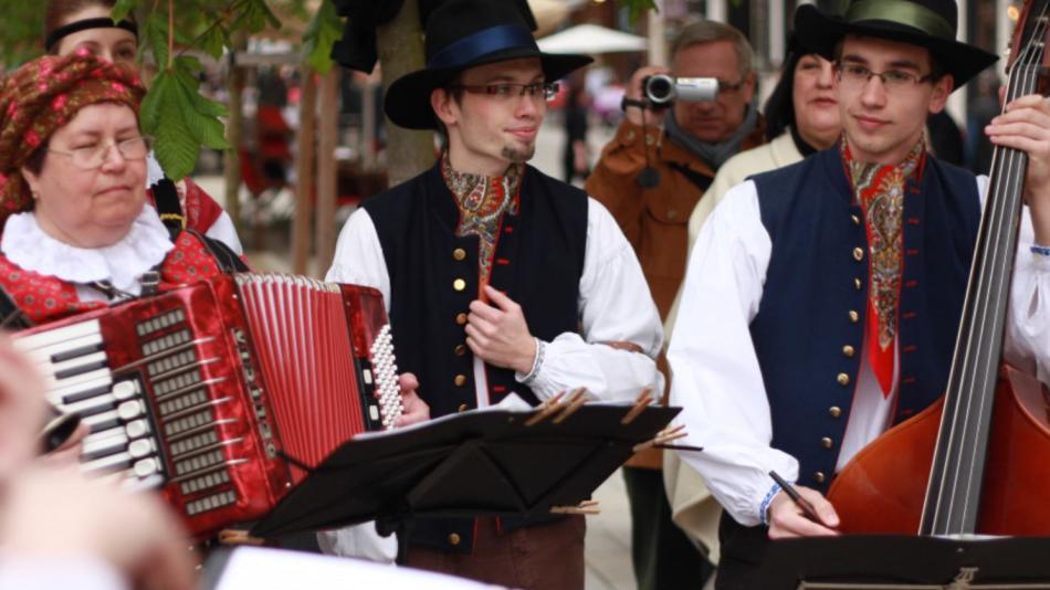 Karlovarský folklórní festival znovu oživí dávné zvyky, tance i lidovou hudbu