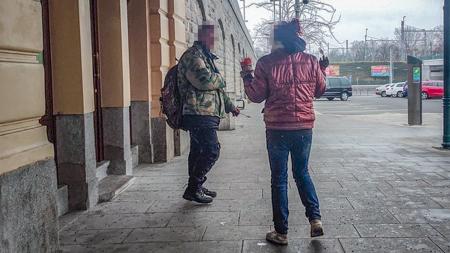 Tři hledané osoby a jeden příkaz k zatčení, tak vypadal den strážníků z Plzně