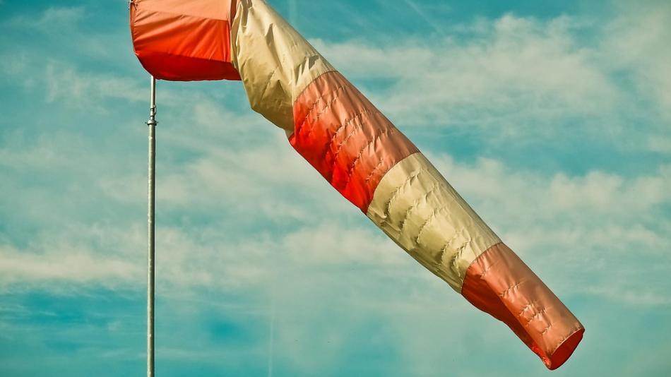 Meteorologové varují: Západ Čech zasáhne silný vítr
