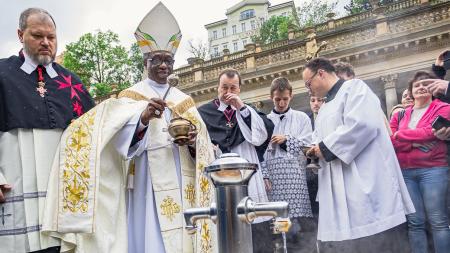 Karlovy Vary jsou v roce 2025 Vary°Becherovy. Doktora Davida Bechera připomenou i oslavy Zahájení lázeňské sezony