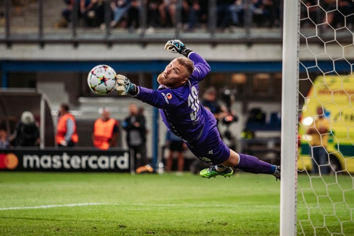 Viktoria Plzeň se bude muset obejít bez reprezentačního brankáře!