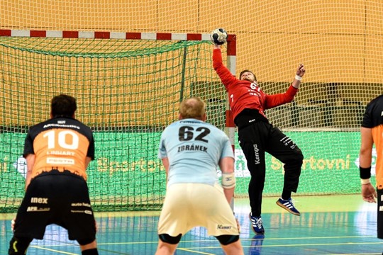 Utkání Talentu ukončila mokrá palubovka! Český svaz házené rozhodl o kontumaci