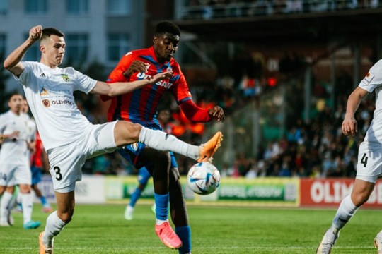 Aktualizováno: V Plzni se hrát bude. Všichni fotbalisté Tobolu dostanou víza, schválila vláda