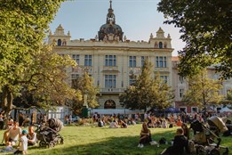 Na lovu živě, víno, knihy i přednášky. Finále Plzeň nabídne bohatý...