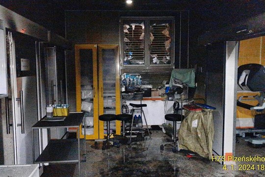 Aktualizováno: Ve Fakultní nemocnici v Plzni hořelo. Několik desítek osob se muselo evakuovat!