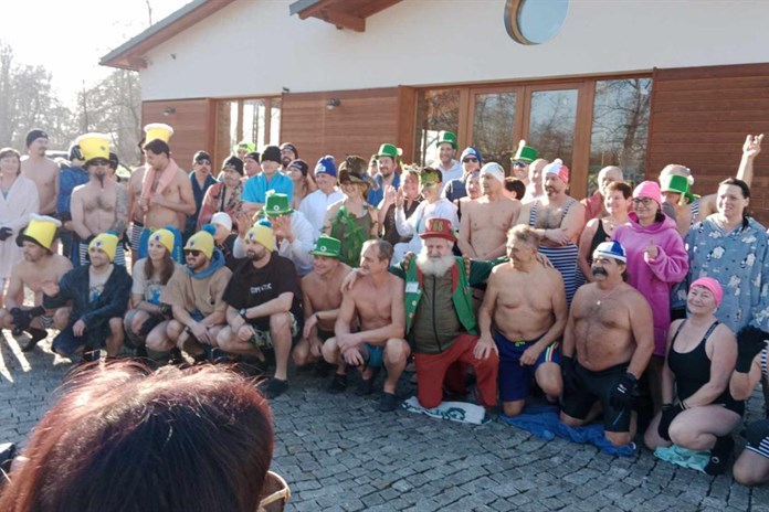 Na Ostrově v Příchovicích proběhlo tradiční koupání otužilců