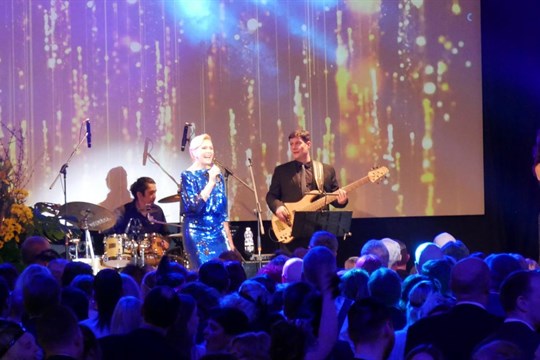 Na XIX. reprezentačním plese Plzeňského kraje zářila Helena Vondráčková