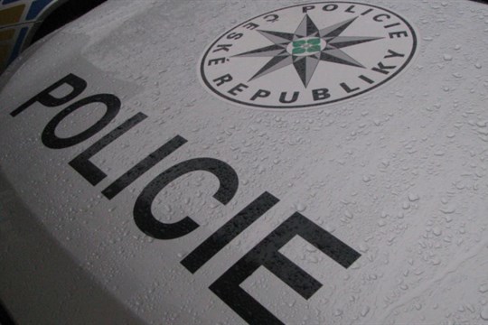 Podvodníci stále řádí! Muže z Karlovarska okradli o 130 tisíc. Policie varuje před falešnými bankéry!