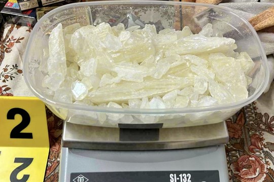 Cizinec několik let prodával drogy na karlovarské Tržnici, hrozí mu dvanáct let za mřížemi!