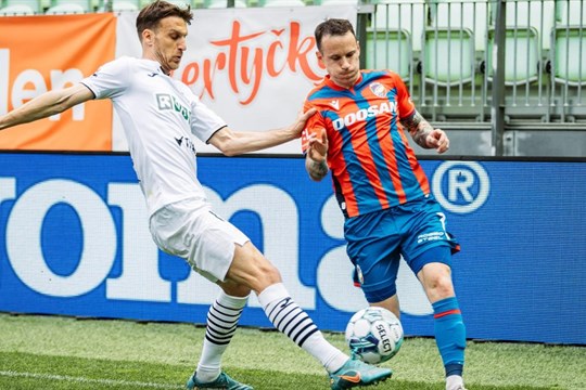 Špatná zpráva pro Plzeň. Sýkora má vážně poraněné koleno, je po operaci