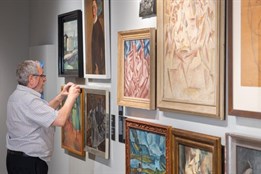 Západočeská galerie v Plzni otevřela výstavu umění, jež obklopovalo...