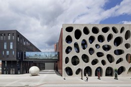 Nové divadlo letos slaví deset let. K jubileu si nadělilo výstavu i...