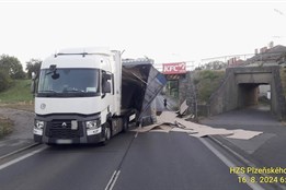 Klatovská &quot;gilotina&quot; úřadovala. Kamion si urazil...