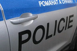 Motorkář havaroval při předjíždění kolony, vyhýbal se autu, které...