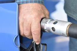 Z pracovních strojů a kamionů mizela nafta. Viníci jsou dva muži a...