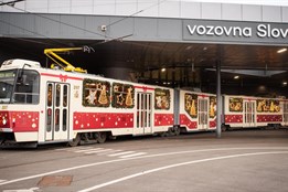 Plzeňská vánoční tramvaj obhájila v populární anketě stříbro a...