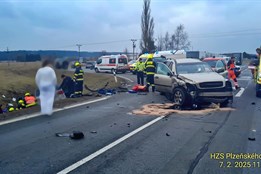 Vážná nehoda dvou aut uzavřela silnici u Nové Hospody na Tachovsku