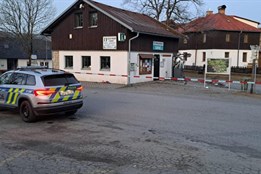 Aktualizováno: V Srní na Klatovsku vybuchl bankomat, policie...