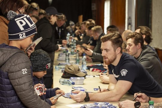 Hokejisté Plzně se rozloučí s fanoušky autogramiádou a florbalovým utkáním