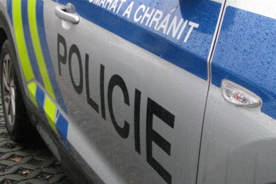 Na Klatovsku řádili lupiči. Jednoho policisté zadrželi, druhý jim uniká