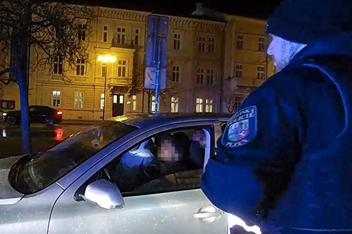 Bez řidičáku do zákazu vjezdu. Cestu mladého šoféra ukončili policisté
