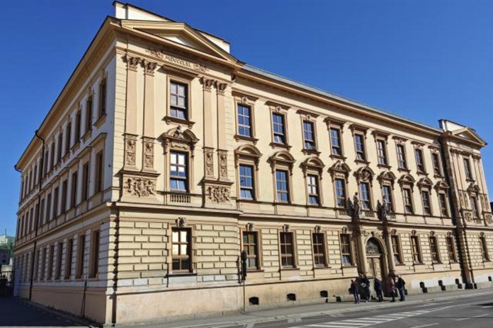 Základní škola Komenského v Domažlicích postoupila do další etapy renovace fasády