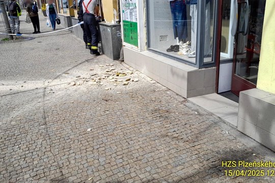 Na Americké třídě se zřítila část omítky!