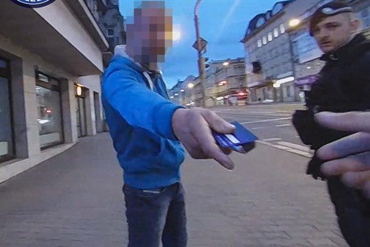 Platební karta v kanále, klíče v kapse a kabelka v kontejneru, aneb Výmluvy, které neobstály