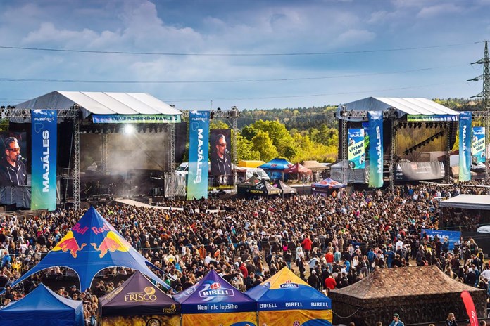 Majáles se vrací do Plzně. Letos vystoupí Viktor Sheen, Chinaski i Ewa Farna