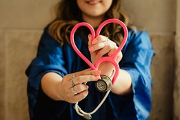 Nedostatek personálu v krajských nemocnicích: Projekt Medicíně blíž...