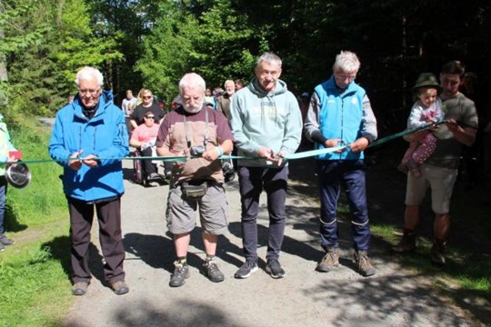 Zelenov u Domažlic otevřel novou bezbariérovou stezku: Vozíčkáři si teď užijí krásy přírody bez překážek