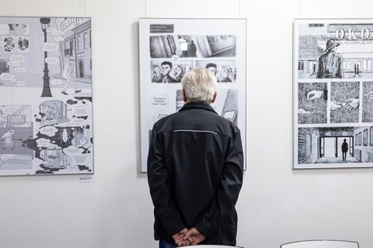 Výstava komiksů inspirovaných životem Franze Kafky je k vidění v Galerii 13. Slavného spisovatele spatříte očima studentů Sutnarky