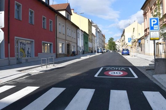 Purkyňova ulice v novém: Žula místo asfaltu, alej stromů a lepší parkování