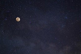 Letní noční obloha: Kde najdete hvězdárny a místa vhodná k...