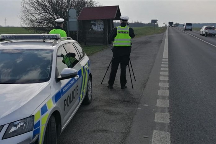 Policisté si posvítili na účastníky Pekelného ostrova: 500 zkontrolovaných osob, sedm opilých řidičů