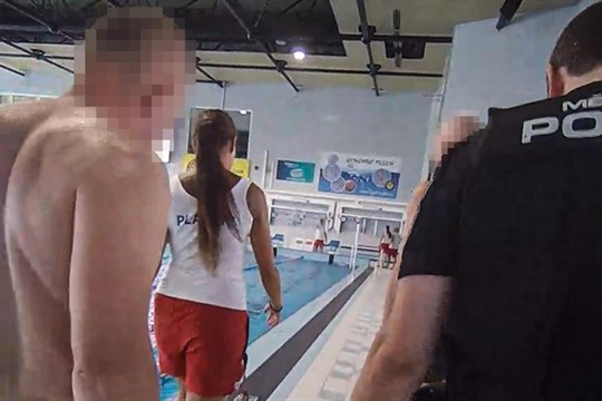 Relaxace v sauně skončila potyčkou