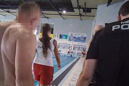 Relaxace v sauně skončila potyčkou