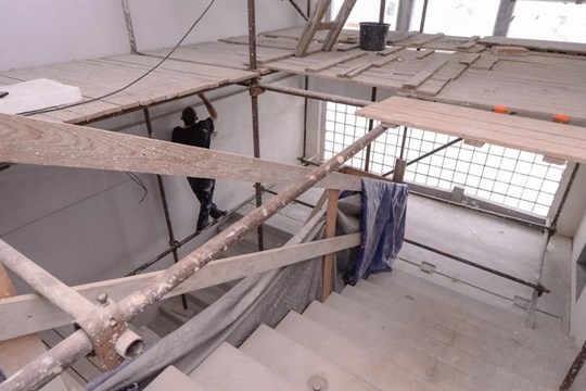 Učebny i sportoviště. Plzeň během prázdnin opravuje své základní školy