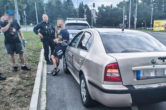 Loudal se tak nápadně, až dojel úplně