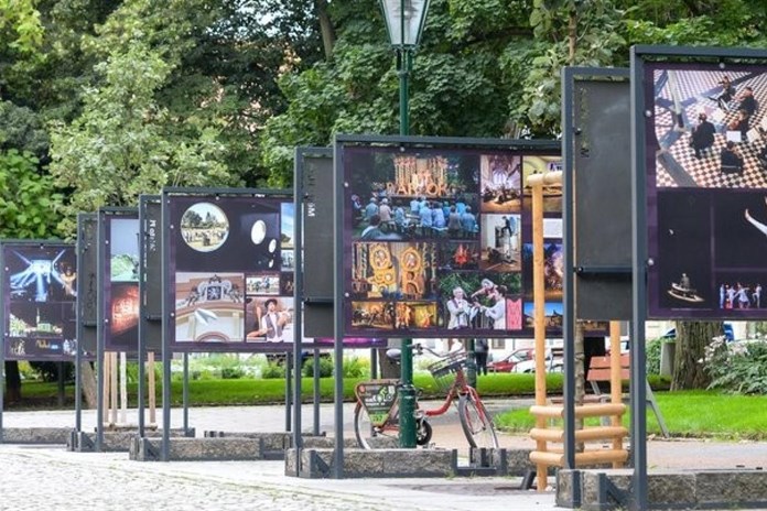 Výstava ve Smetanových sadech představuje Plzeň jako kulturní město